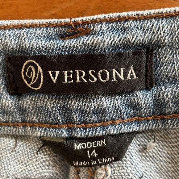 VERSONA NWT Jean Shorts Size 14 - Picture 7 of 11